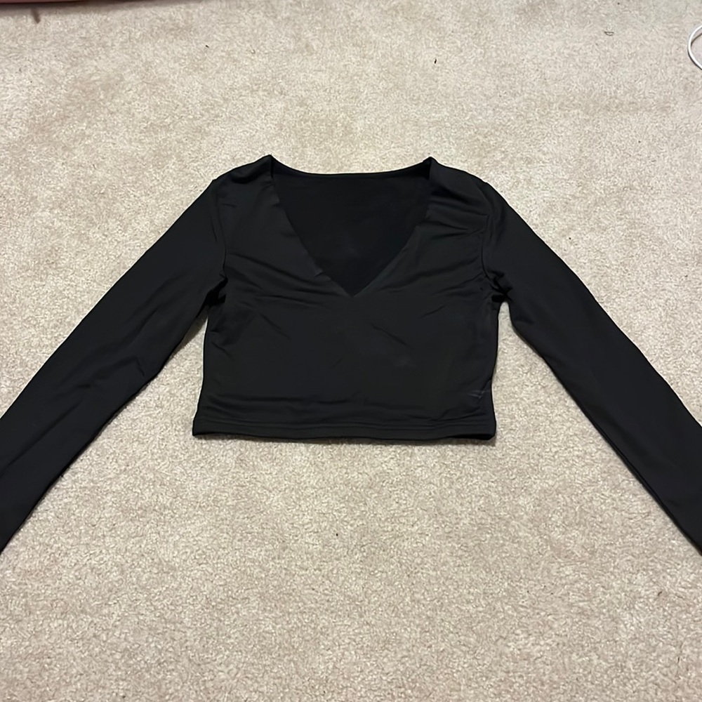 Black long sleeve crop
